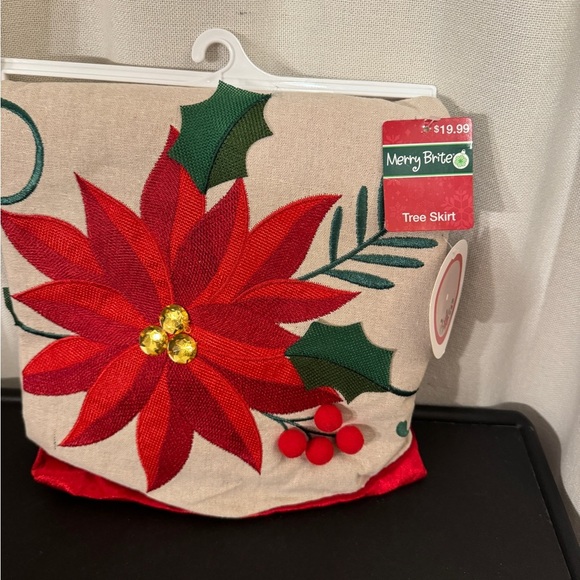 Poinsettia tree skirt NWT - Picture 1 of 5
